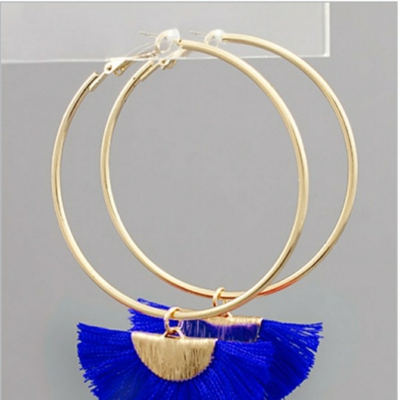 Fan Tassel Dangle Hoop - Picture 2 of 2